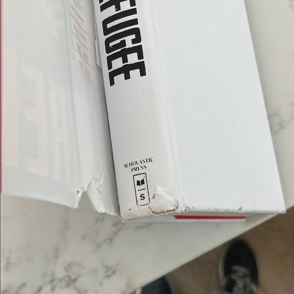 Refugee by Alan Gratz Hardcover Book - Picture 2 of 6
